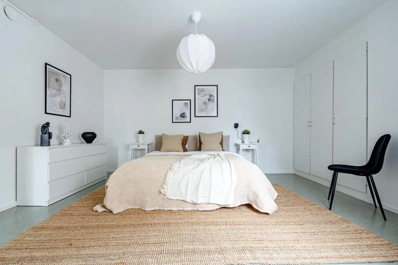 Affordable 2Br In Eclectic Sofo - Construction Work Apartment Stockholm