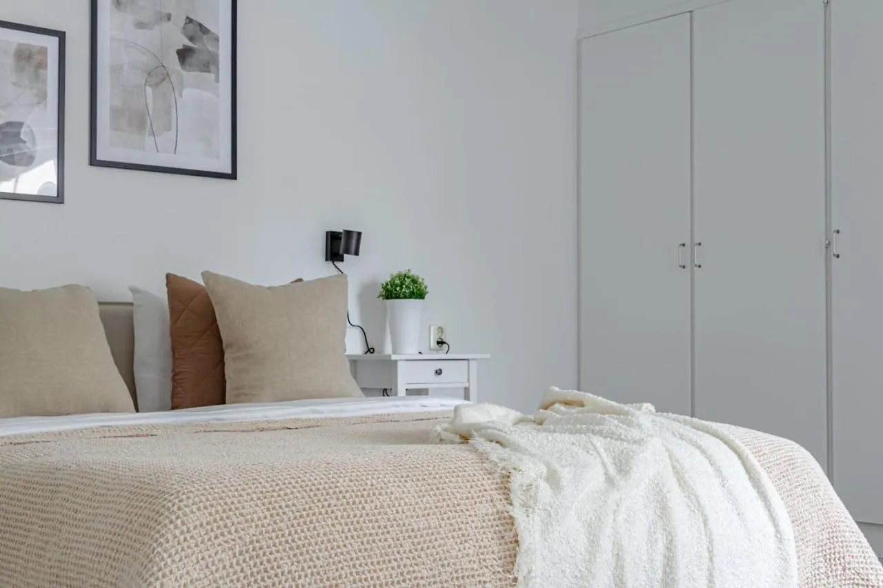Affordable 2Br In Eclectic Sofo - Construction Work Apartment Stockholm